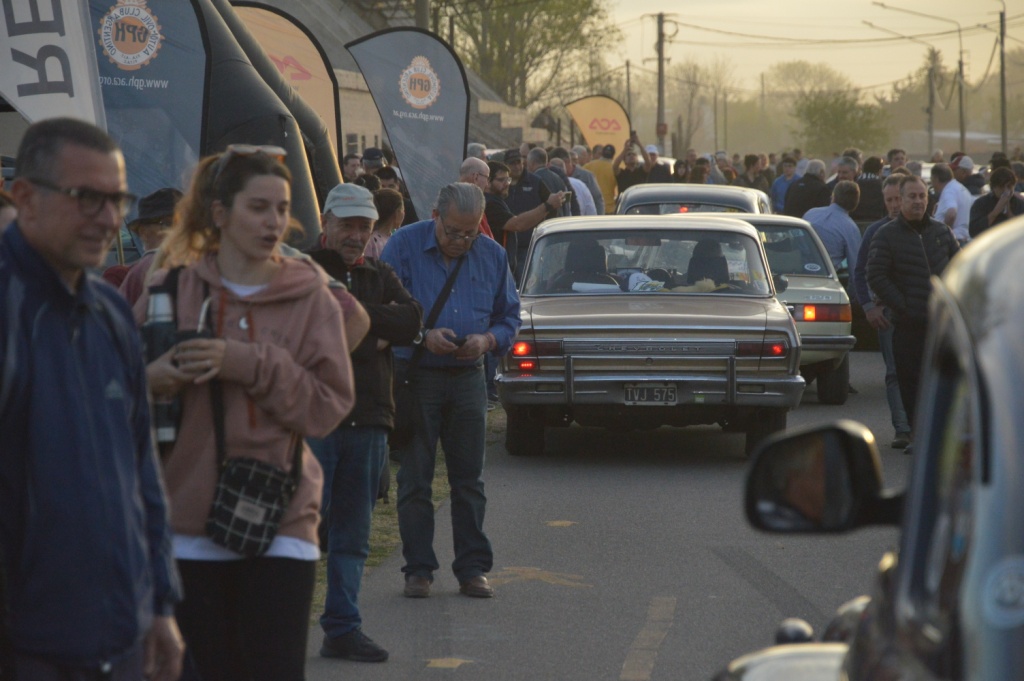 La Galeria de Fotos del 19° Gran Premio Argentino Histórico: Una multitud asistio al cierre del 19° Gran Premio del ACA.jpg